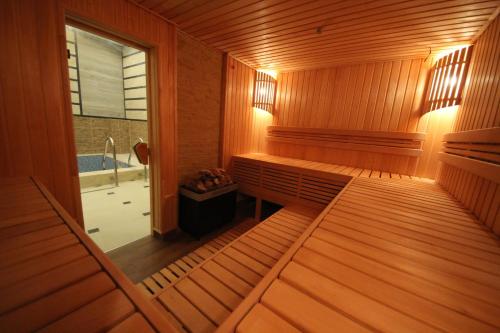 an empty sauna with a window and a tub at Готель Вілла Драгобрат in Dragobrat