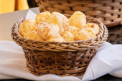 a basket of bread sitting on a table at MOVA - Hotel Costa Azul in Ubatuba