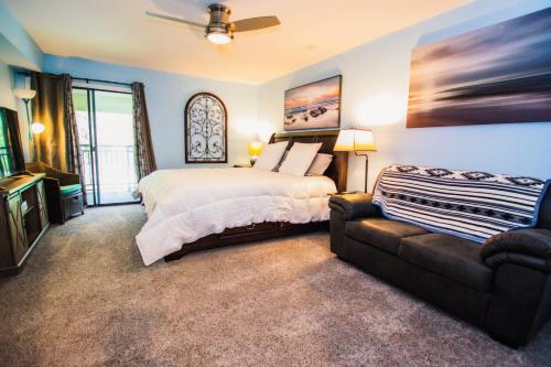 a bedroom with a bed and a couch at Golf and Tennis Community-Lakeview Oasis-Private Patio in Wesley Chapel