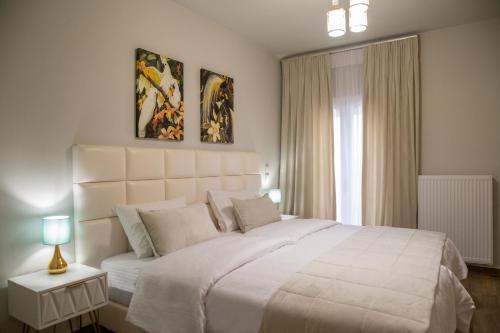 Deka luxury apartment tesisinde bir odada yatak veya yataklar