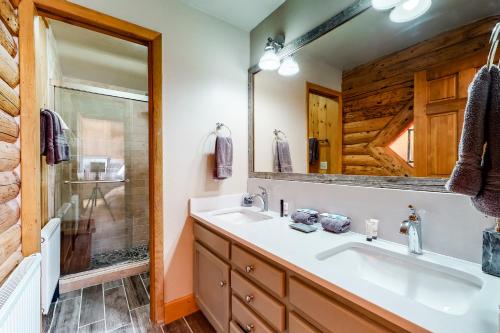 Kylpyhuone majoituspaikassa Elk Run Retreat