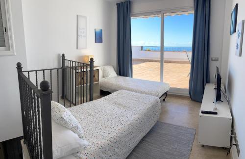 A bed or beds in a room at Amazing duplex with large terrace and sea views