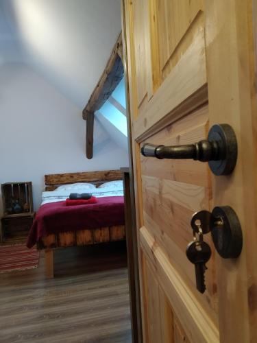 Ένα ή περισσότερα κρεβάτια σε δωμάτιο στο Skotopaska