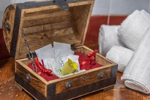 a wooden box with red ribbon and flowers in it at Garden Wellness Hotel S in Andalo