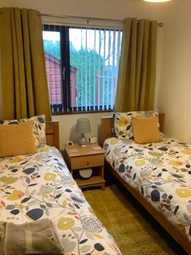 Un pat sau paturi într-o cameră la 8 Jib Park, Finstown