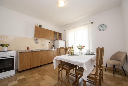 Spacious apartment Zivkovic with balcony, big garden and grill
