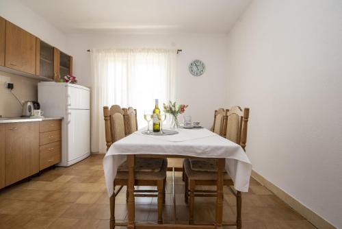 Spacious apartment Zivkovic with balcony, big garden and grill