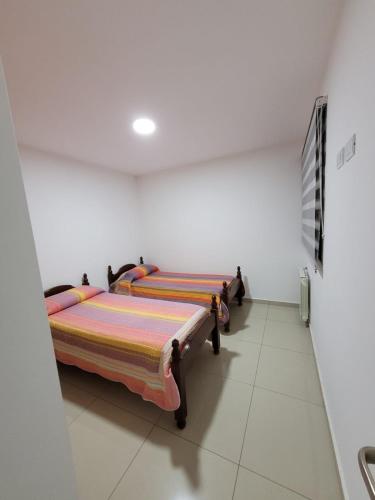 Una cama o camas en una habitación de Río tercero departamento