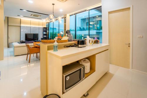Dapur atau dapur kecil di Movenpick Pool villa by Angkana