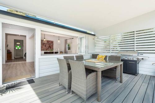 a kitchen and dining room with a table and chairs at Sunny Federation Charm in Central Mudgee at Bunbinya in Mudgee