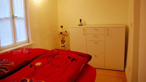 a bedroom with a red pillow with a dog on it at Appartement Bamberg am Rathaus in Bamberg