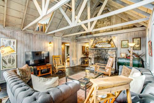 Private Mountain-Top Cabin – Photos 3
