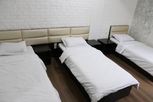 Кровать или кровати в номере Orion Hotel Tashkent