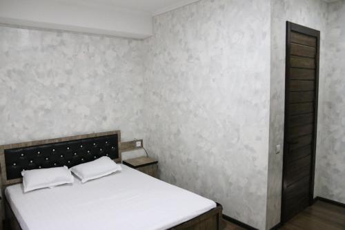Кровать или кровати в номере Orion Hotel Tashkent