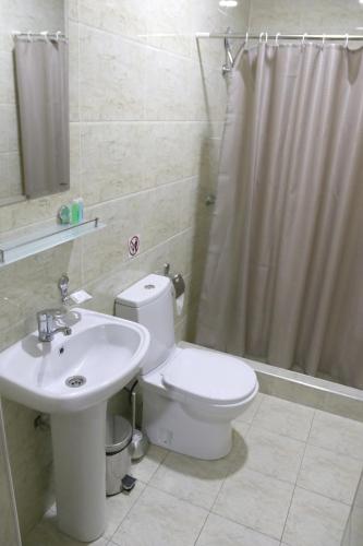 Ванная комната в Orion Hotel Tashkent