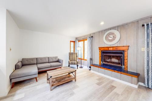 Mountainside Oasis – Photos 3