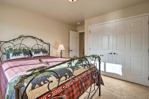 Gallery image of Donnelly Townhome with Mtn Views and Fire Pit! in Donnelly