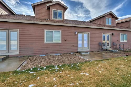 Gallery image of Donnelly Townhome with Mtn Views and Fire Pit! in Donnelly