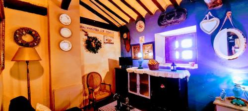 صورة لـ Room in Lodge - Romantic Christmas in a beautiful rural house ideal for a romantic getaway في Valeria
