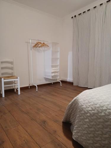 Postel nebo postele na pokoji v ubytování De Cá - suite com acesso independente e kitchenette