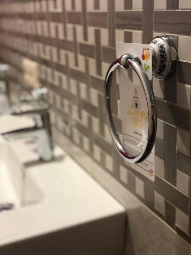 a bathroom with a lock on the wall at Дбайлива Ципа in Mizhhirʼʼya