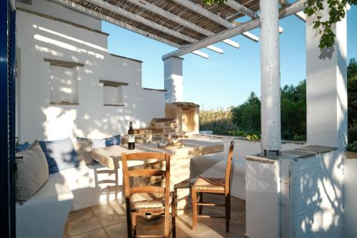 Балкон или терраса в Golden Beach Studios & Suites