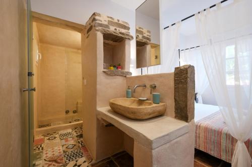 Кровать или кровати в номере Golden Beach Studios & Suites