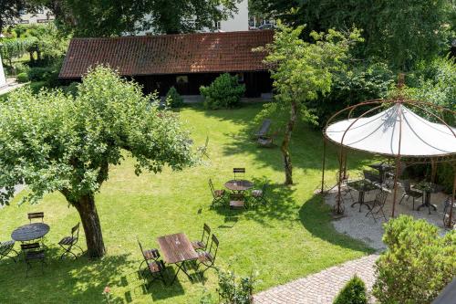 an overhead view of a garden with a table and an umbrella at Villa Fantasia Budget Boutique Hotel in Füssen