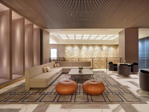 バルセロナにあるInterContinental Barcelona, an IHG Hotelのカボチャ2匹(ソファ、テーブル付)