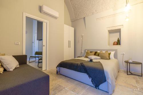 a bedroom with a bed and a chair in it at Paso a Paso in Terlizzi