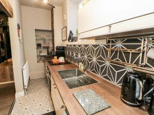 a kitchen with a sink and a counter at Jaipur House in Richmond