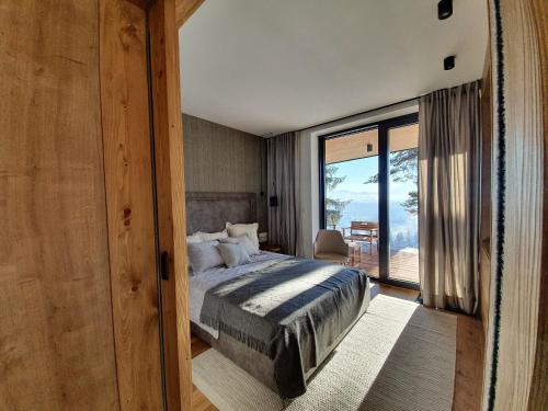 Postel nebo postele na pokoji v ubytování TatryTop Apartamenty przy stoku Białka Ski