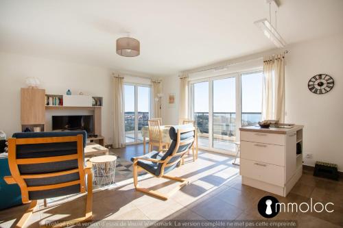 Air-conditioned apartment with pool garage in a luxury residence