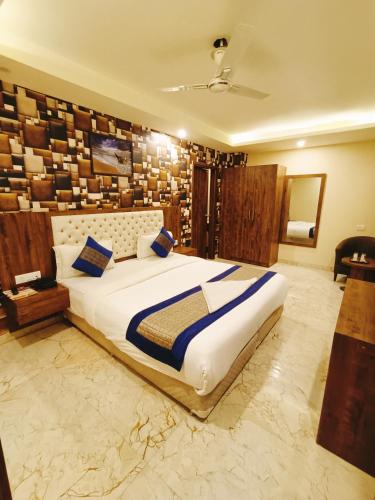 a bedroom with a large bed in a room at Mayda Inn- A Boutique Hotel in New Delhi