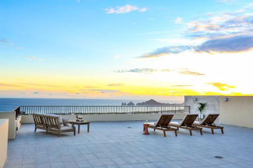 Large private rooftop! Chic ocean view penthouse – Photos 4