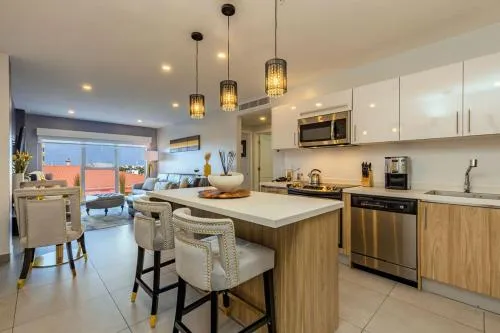 Warm & nicely decorated unit unbeatable location picture