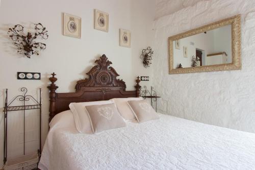 Postel nebo postele na pokoji v ubytování Hotel Boutique Posada de Sajazarra
