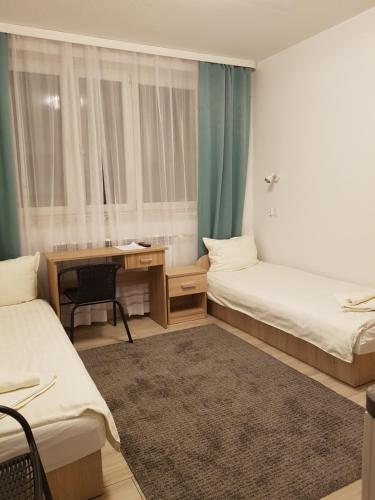 Ένα ή περισσότερα κρεβάτια σε δωμάτιο στο Hostel Mleczna - Metro Zacisze