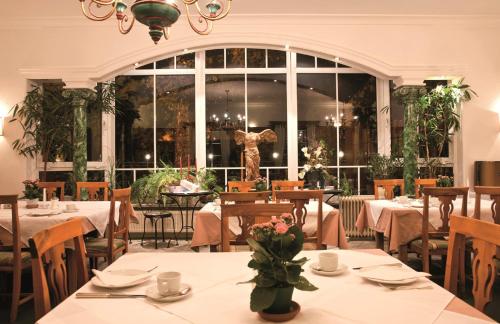 ห้องอาหารหรือที่รับประทานอาหารของ Hotel-Garni Stern - bed & breakfast & more