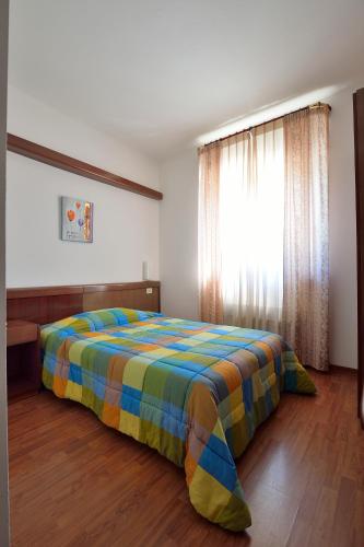 Letto o letti in una camera di Hotel Italia