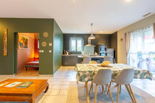 a kitchen and dining room with a table and chairs at Appartement Domloc in Carcassonne