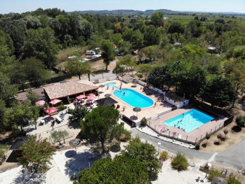 Bazén v ubytování camping le Fief d'Anduze nebo v jeho okolí