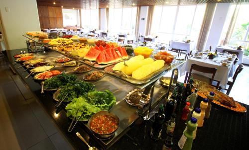 a buffet line with many different types of food at Hotel Majestic in Águas de Lindóia
