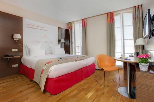 a hotel room with a large bed and a desk at Best Western Plus Hôtel La Joliette in Marseille