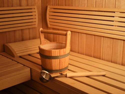 a sauna with a wooden bucket and a spoon at Sun Lodge in Ischgl