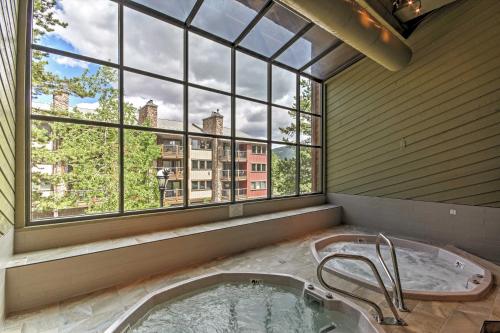 Φωτογραφία από το άλμπουμ του 1 Block to Main St Modern Breckenridge Condo! σε Breckenridge