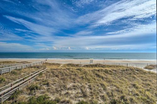 Carolina Beach Escape - Steps to the Boardwalk!