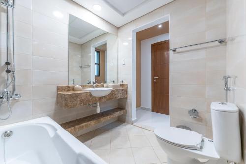 A bathroom at FAM Living - Al Safa Residences - SZR