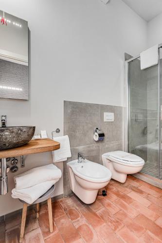 a bathroom with a sink and a toilet and a shower at Casa Gardenia -affittacamere in Gatteo