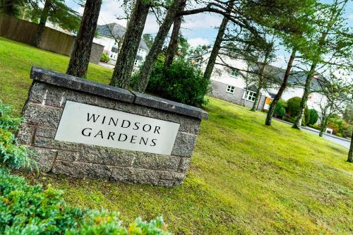 The Pines - Luxury 3-Bed Apartment Near Golf & Spa, Gleneagles, Auchterarderにある庭